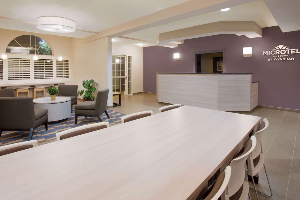 Microtel Inn & Suites by Wyndham Leesburg/Mt Dora 2