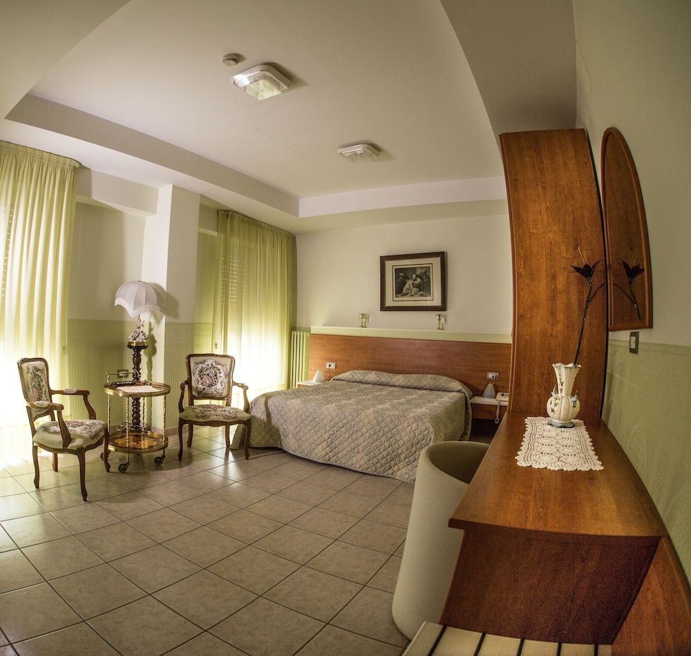 Tourist Hotel 1