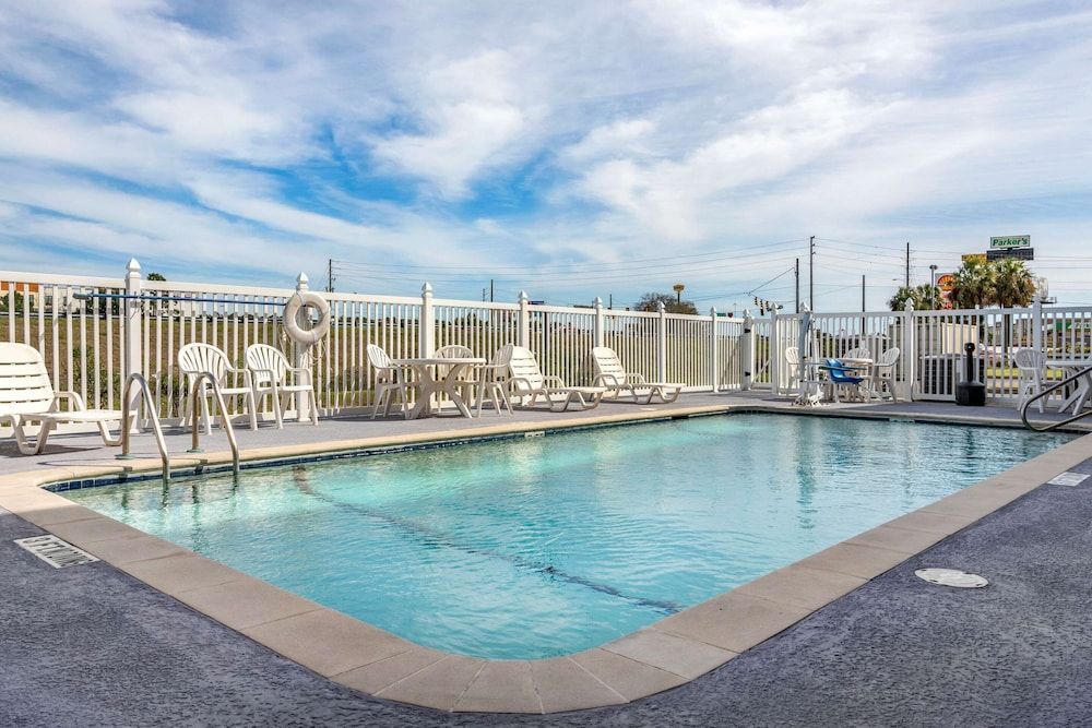 Sleep Inn & Suites Brunswick North 1