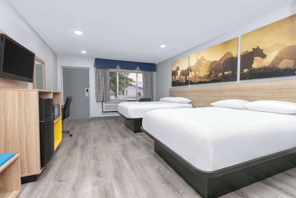 Days Inn by Wyndham South Fort Worth 1