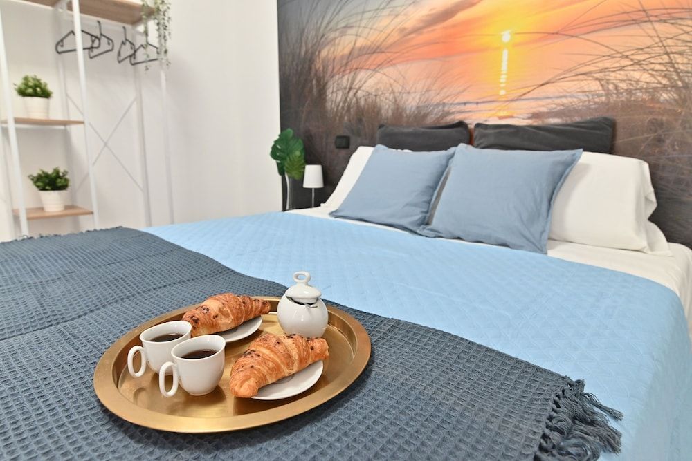 IzzHome Cozy Room 1