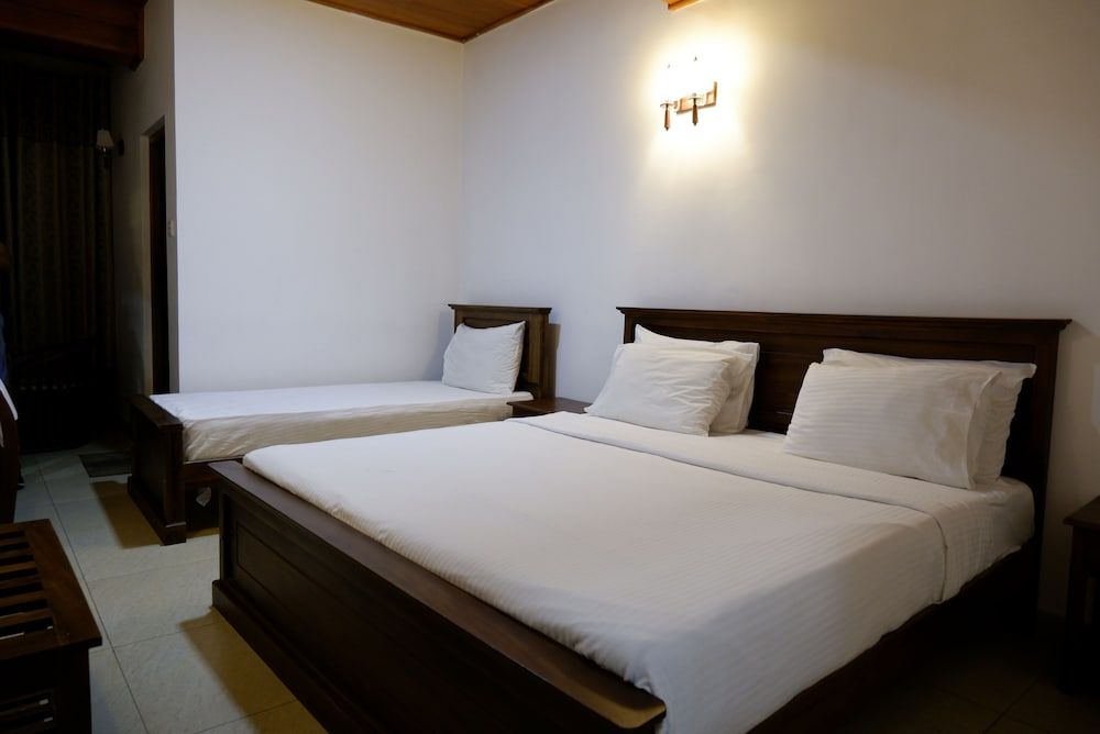 RIVERSIDE INN HOTEL 2