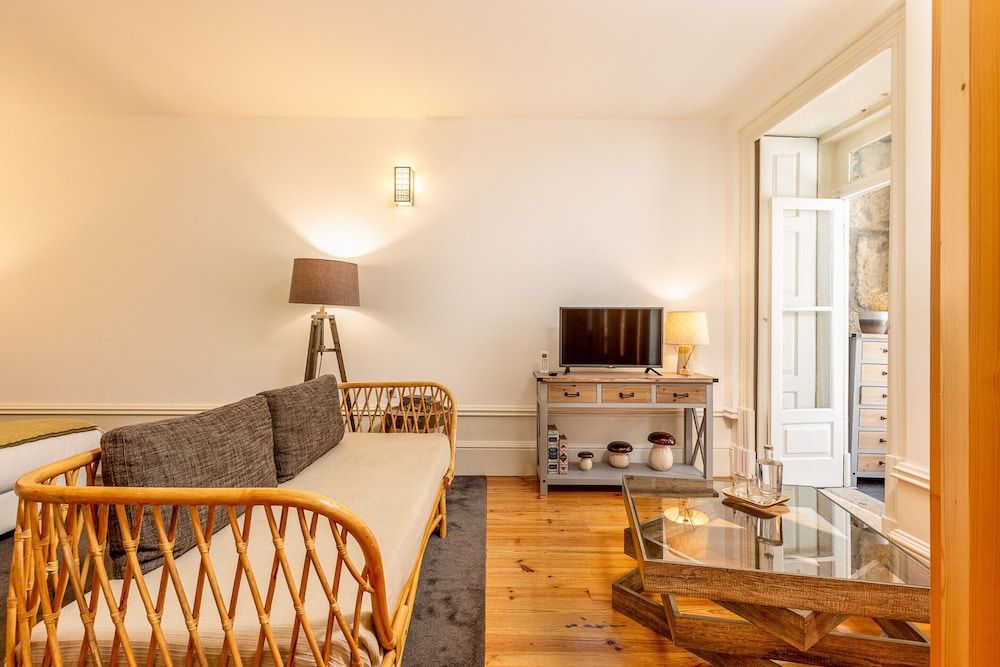 Modern Porto studio with essential amenities 1