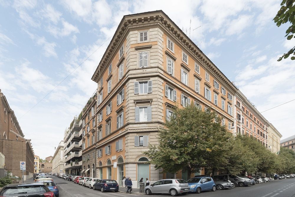 GuestHost - Elegant Apartment in Rome 1