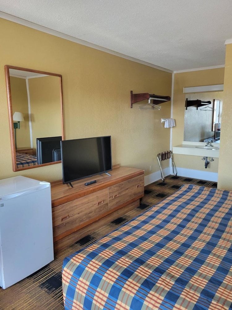 Smokies Motel 2