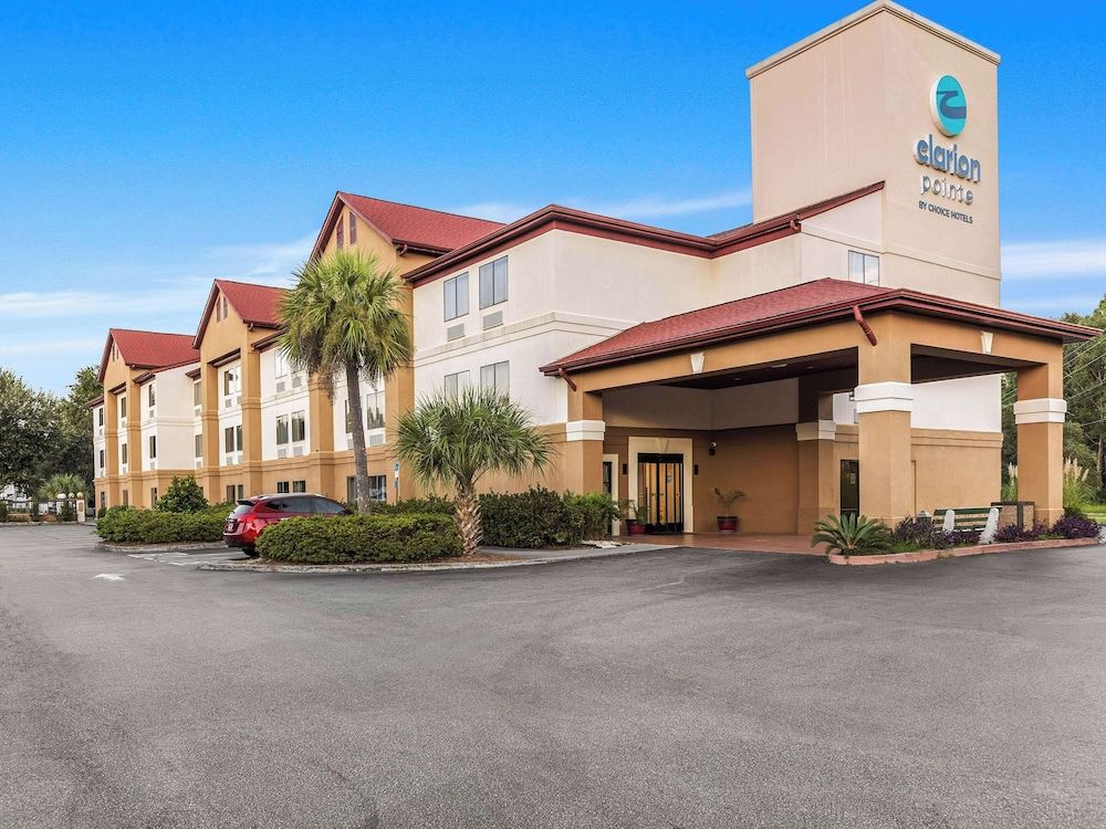 Clarion Pointe Savannah Gateway I-95 1