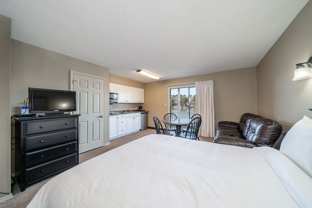 The Hamilton - Lakefront & Studio Suites, Hot Springs 2