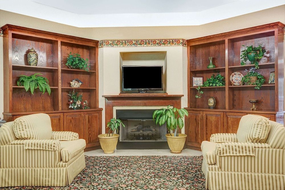 Days Inn by Wyndham Burlington East 2
