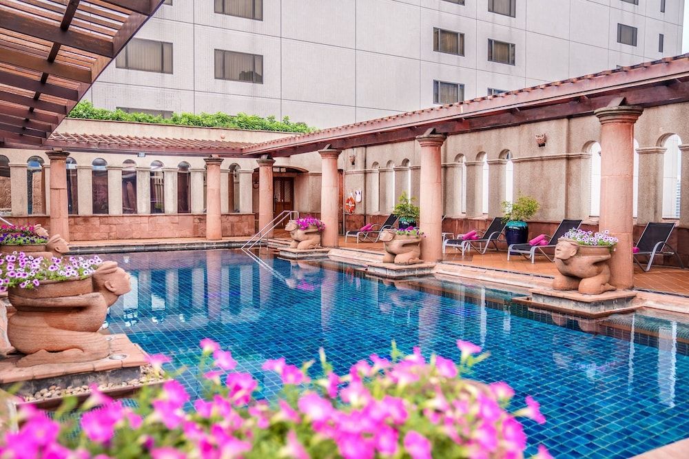 Crowne Plaza BANGKOK LUMPINI PARK by IHG 1