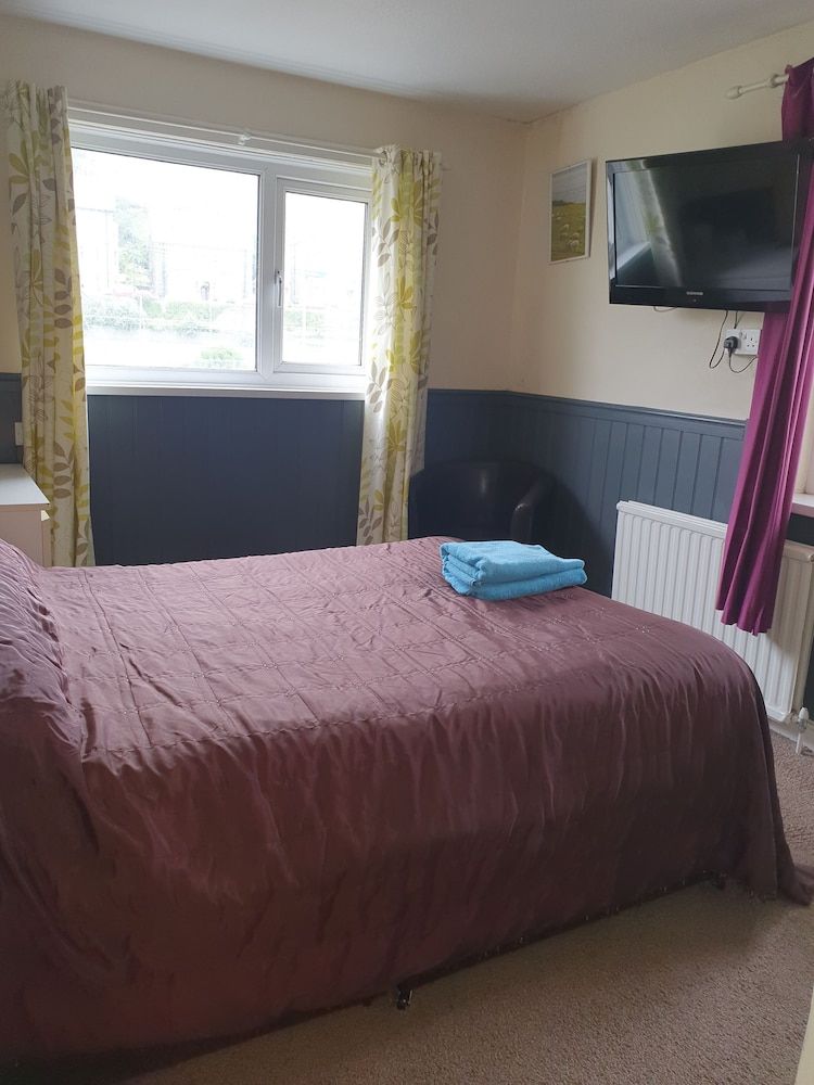 Llwynygog Guest House 1