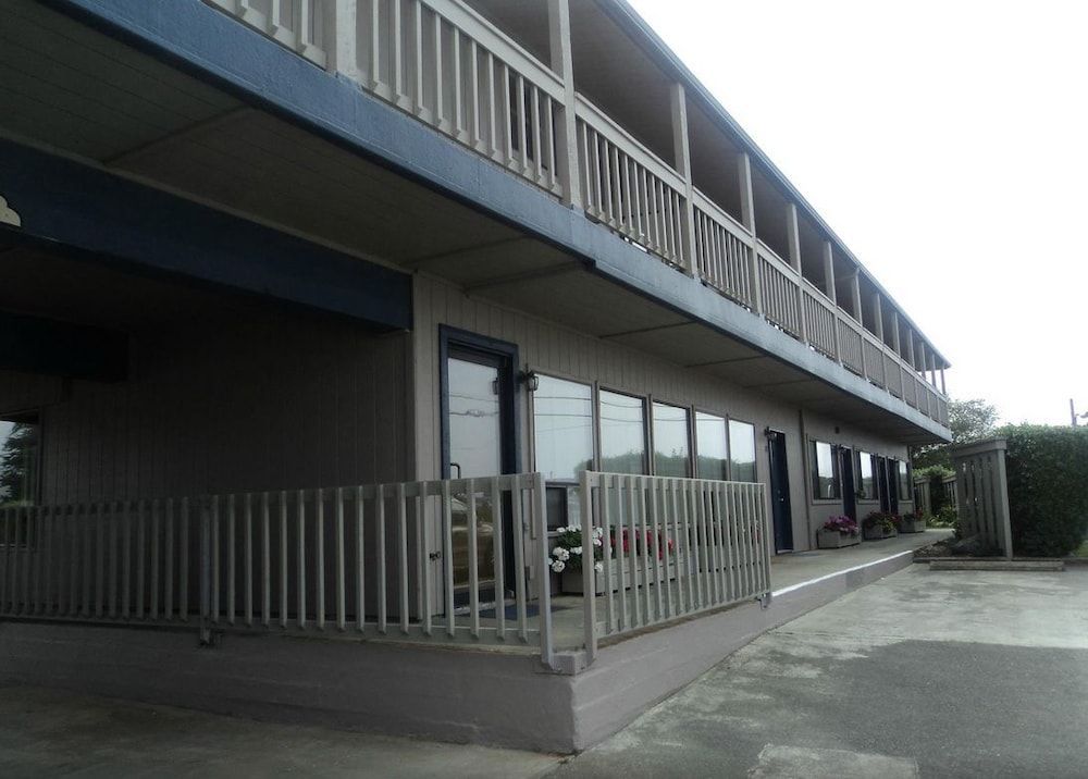 Lighthouse Cove Inn 1