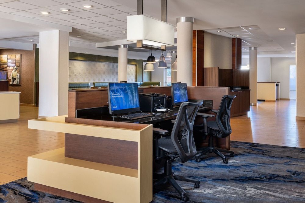 Fairfield Inn & Suites by Marriott Smithfield 2