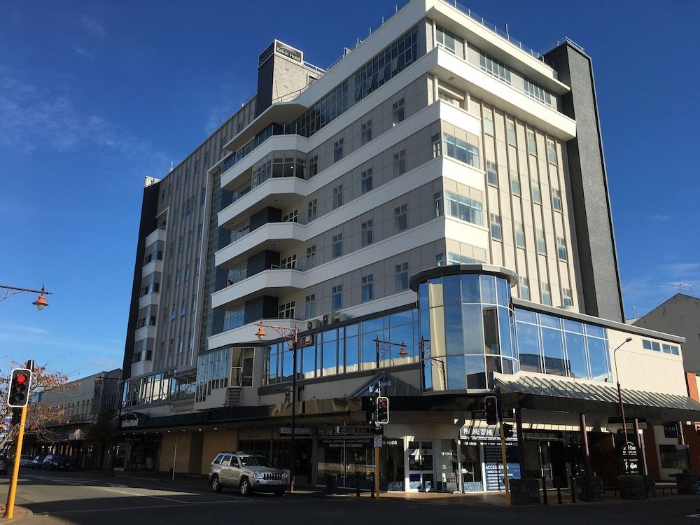 Kelvin Hotel 1