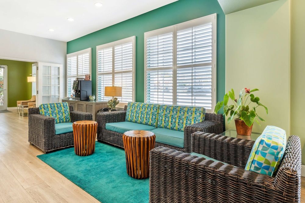 Best Western Plus Capitola By-the-Sea Inn & Suites 2