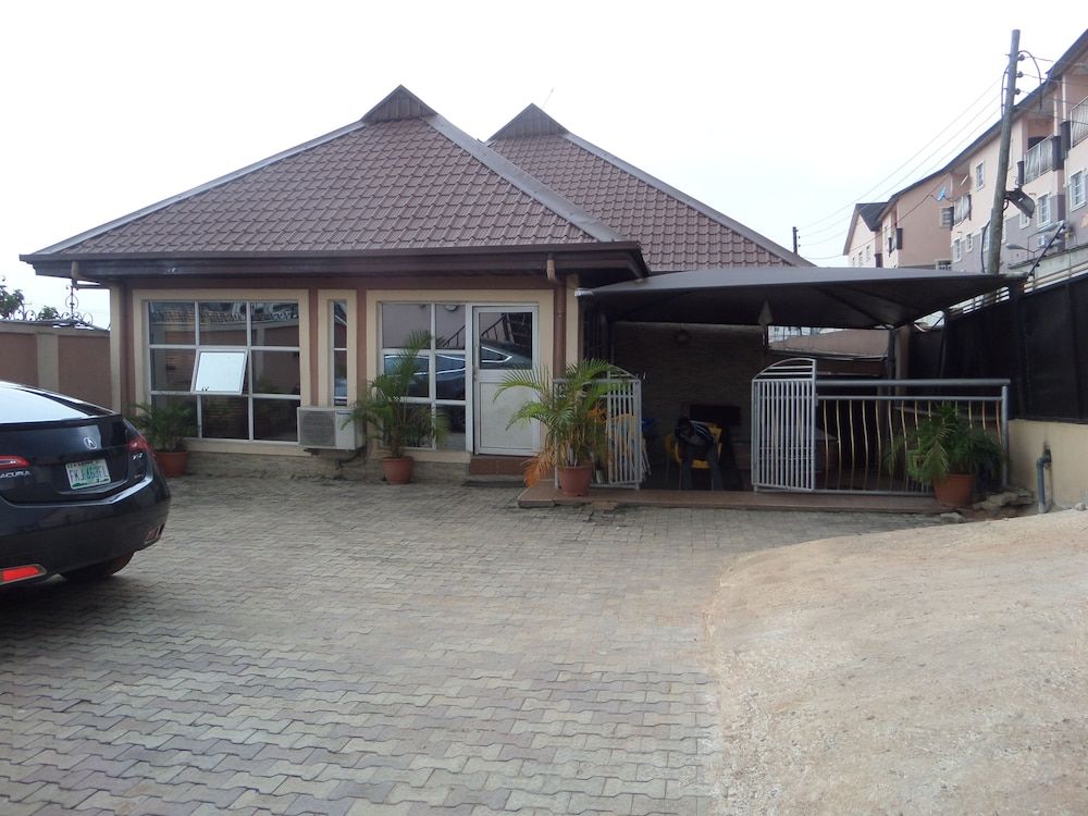 Chatwell Hotel 1