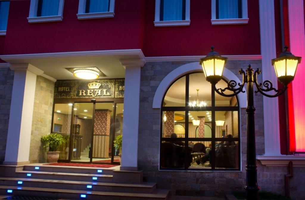 Real Hotel 1