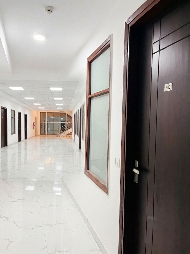 Roomshala Hotel Seven Near Aims 2