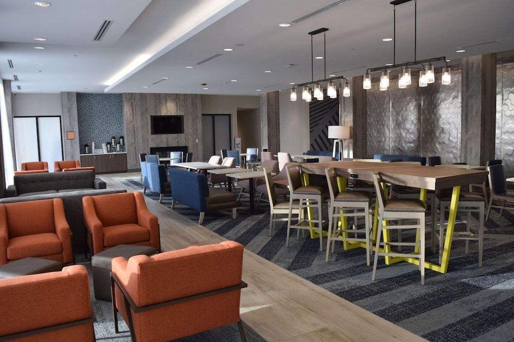 La Quinta Inn & Suites by Wyndham Middletown-Goshen 2