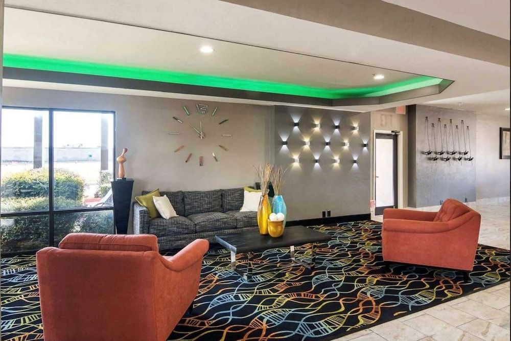 Days Inn by Wyndham Fort Worth North / Fossil Creek 2