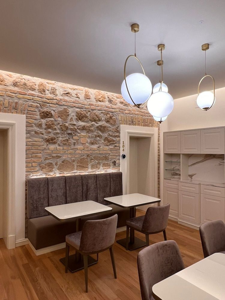 Martina Suites 2