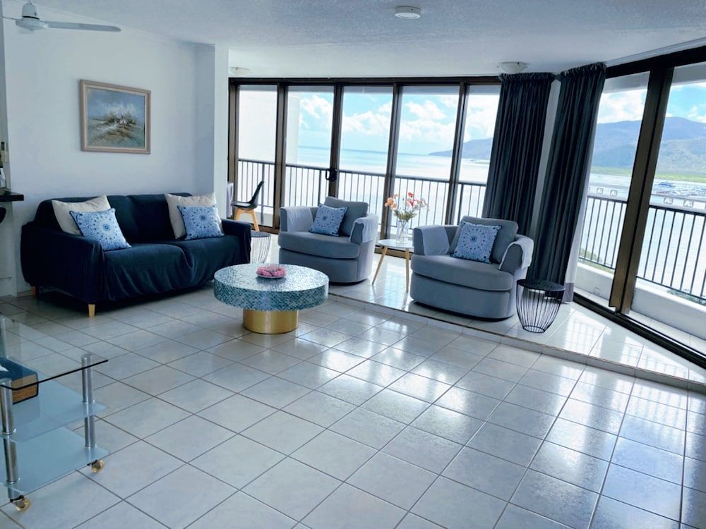 Cairns Ocean View Apartment in Aquarius 1