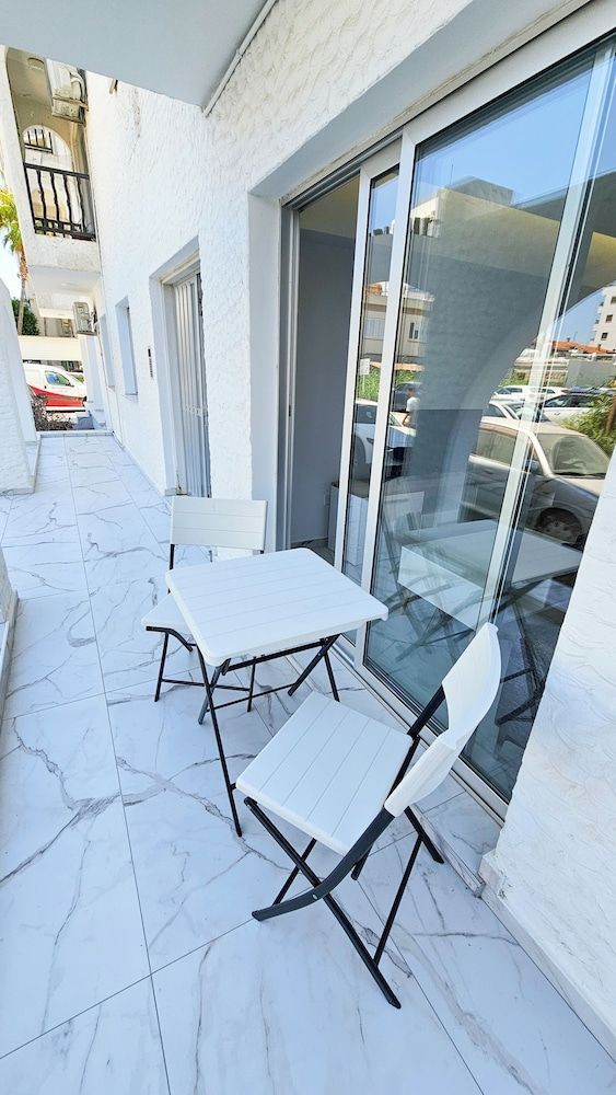 Urban Comfort Apartment 1