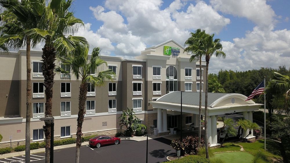 Holiday Inn Express & Suites TAMPA-I-75 @ BRUCE B. DOWNS by IHG 1