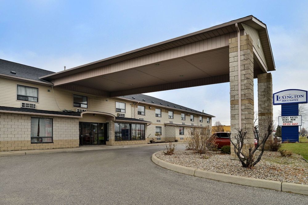 Lexington Inn & Suites-Windsor 1