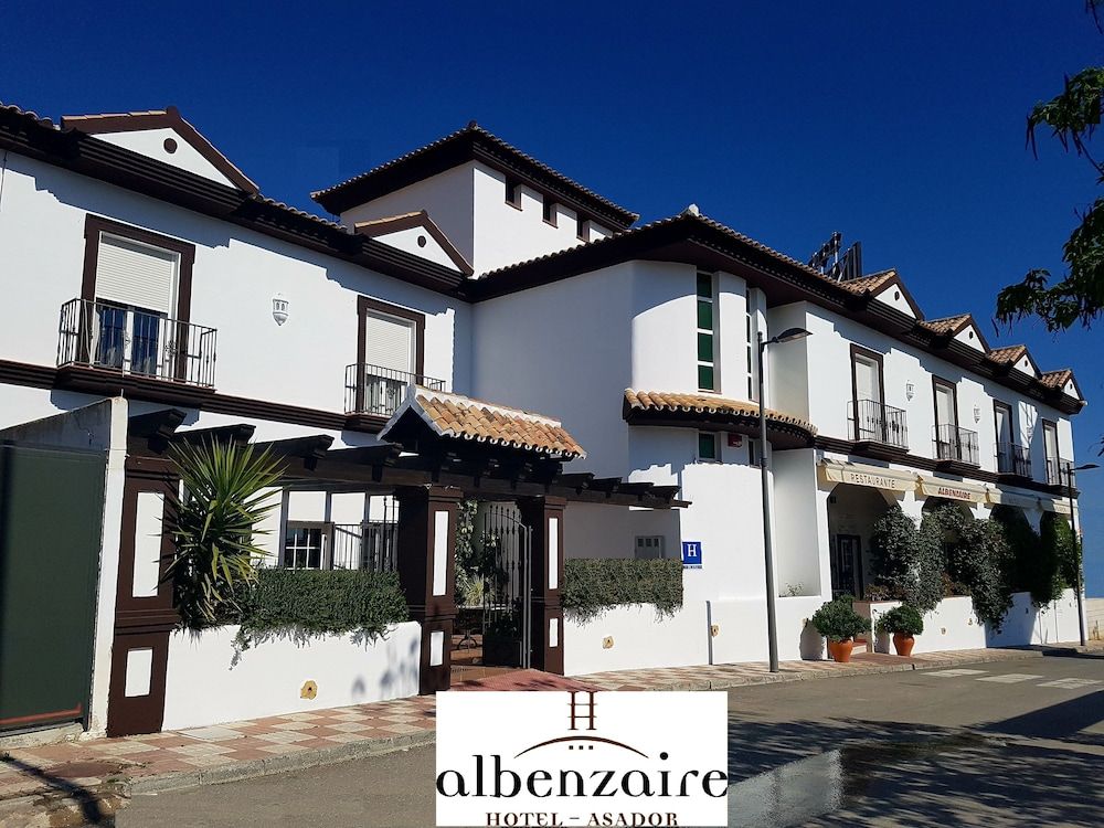 Albenzaire Hotel Asador 1