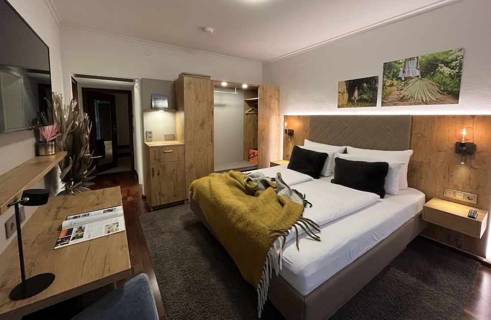 DAS SCHLOSSBERG - Boutique Hotel im Park- Nahe der Therme 2