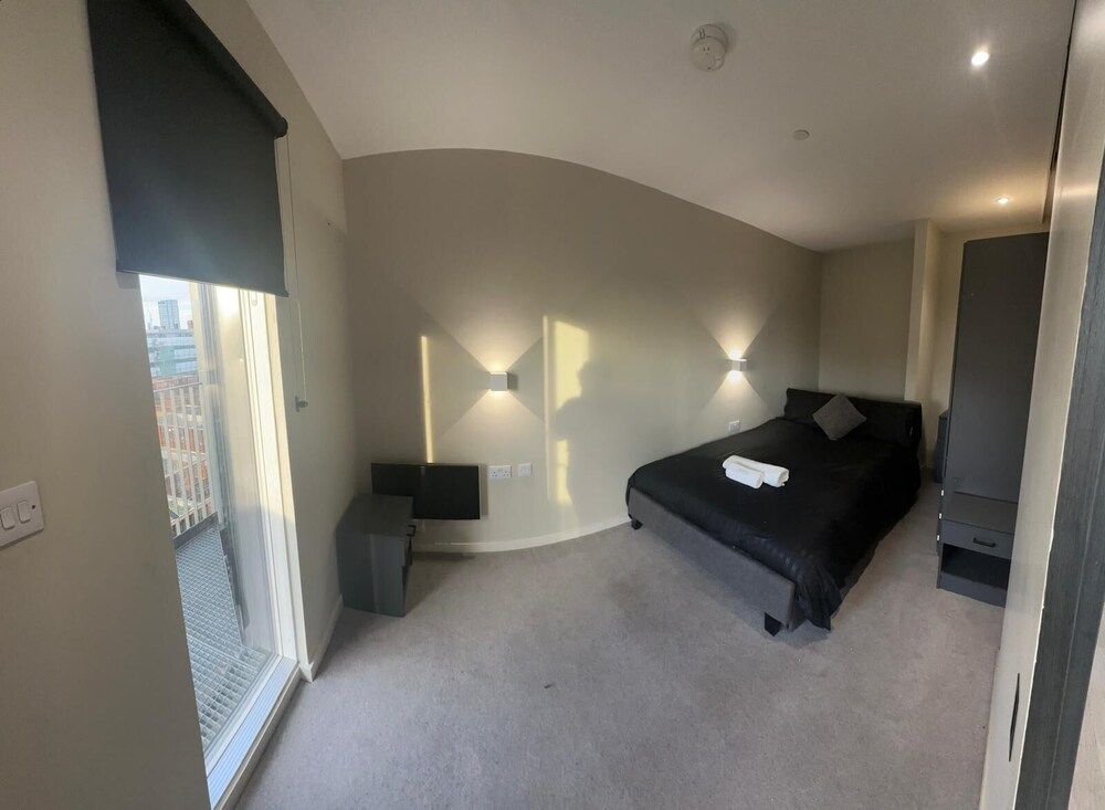 2br-2ensuite-balcony-cityview-parking-central 1