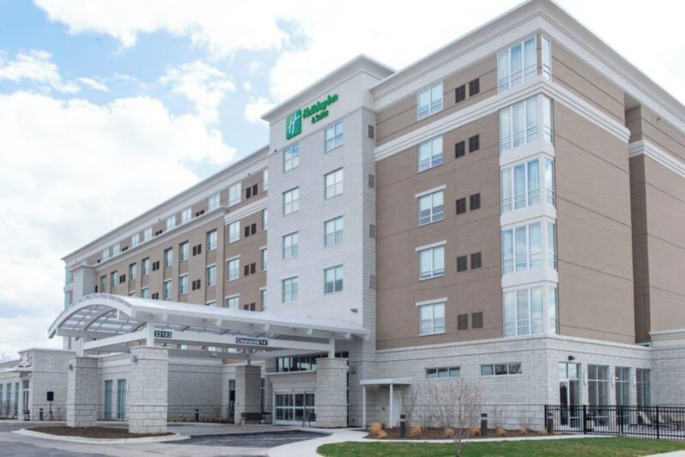 Holiday Inn & Suites FARMINGTON HILLS - DETROIT NW by IHG 1