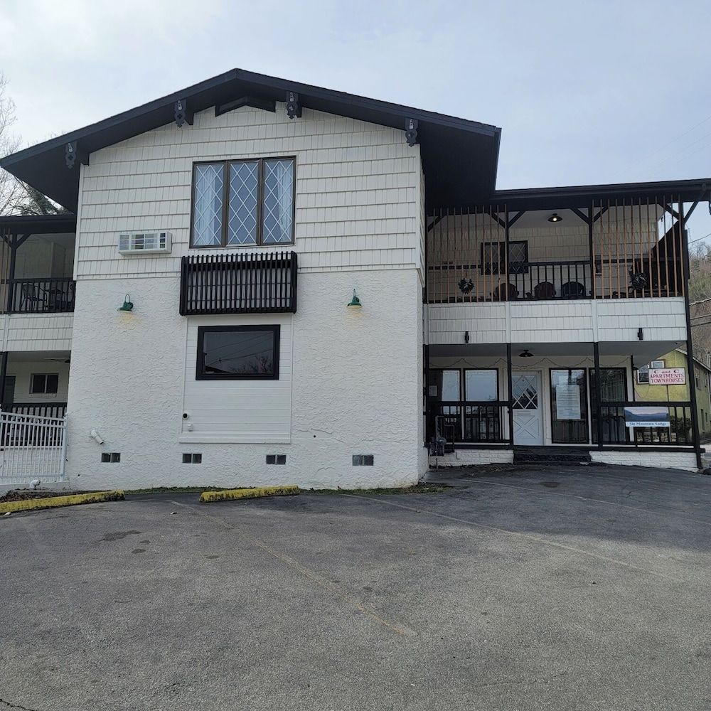Ski Mountain Lodge 1
