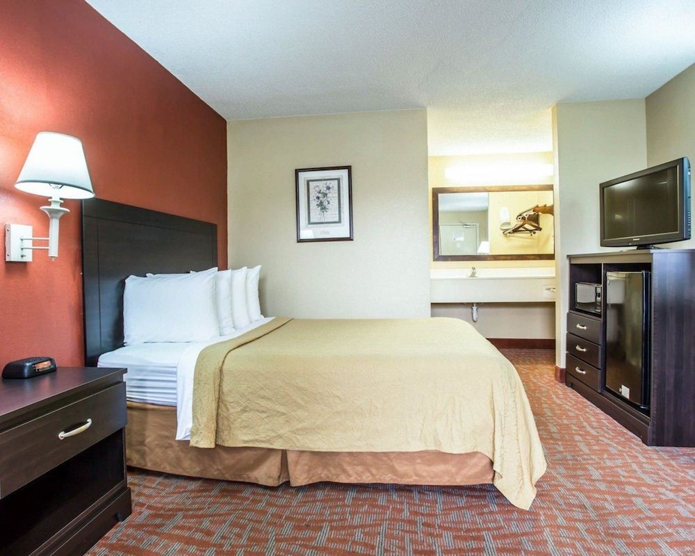 Quality Inn & Suites Monroe 1