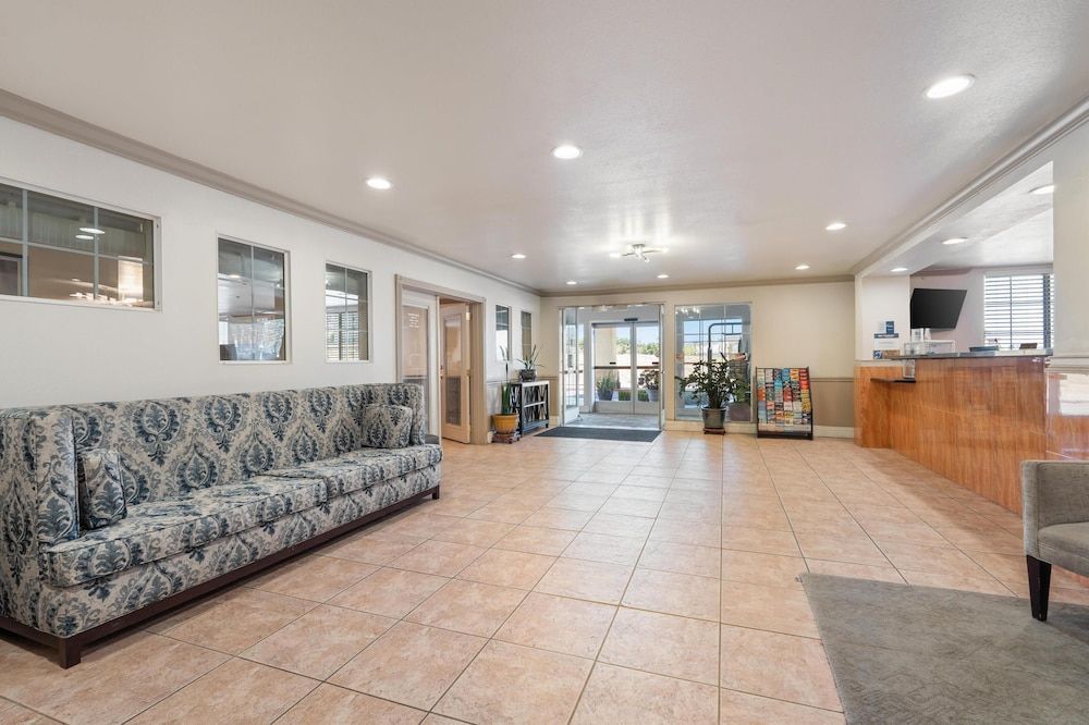 Best Western Plus John Jay Inn & Suites 2