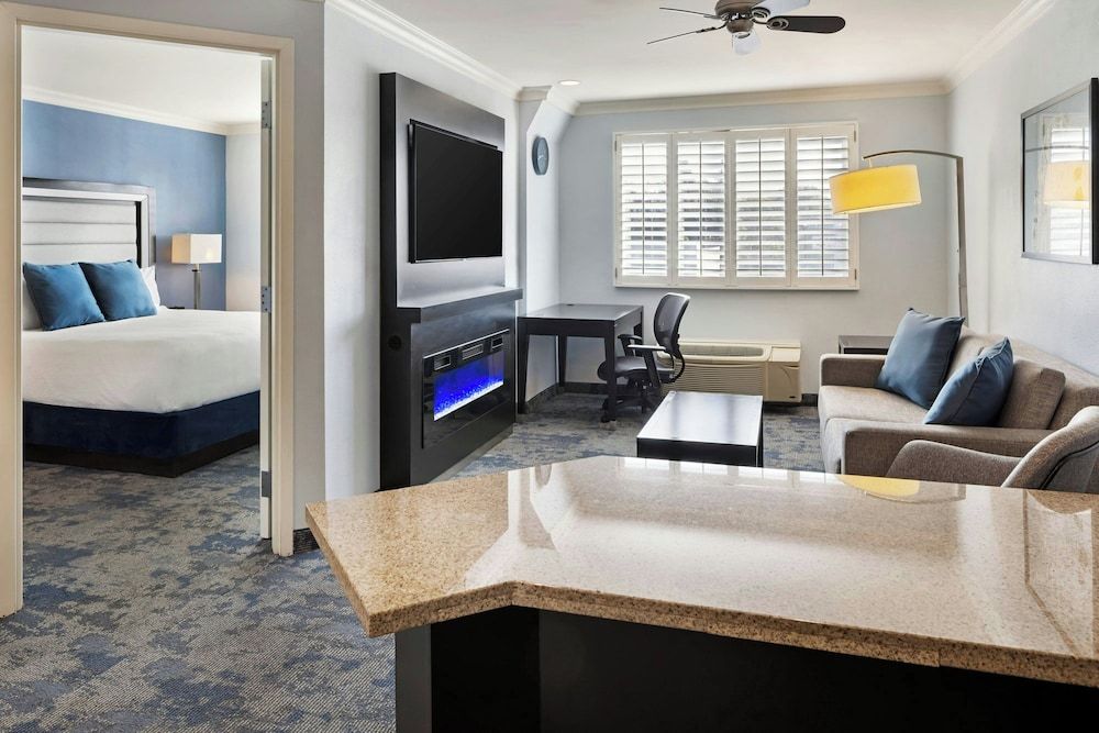 City Express By Marriott Manhattan Beach 1