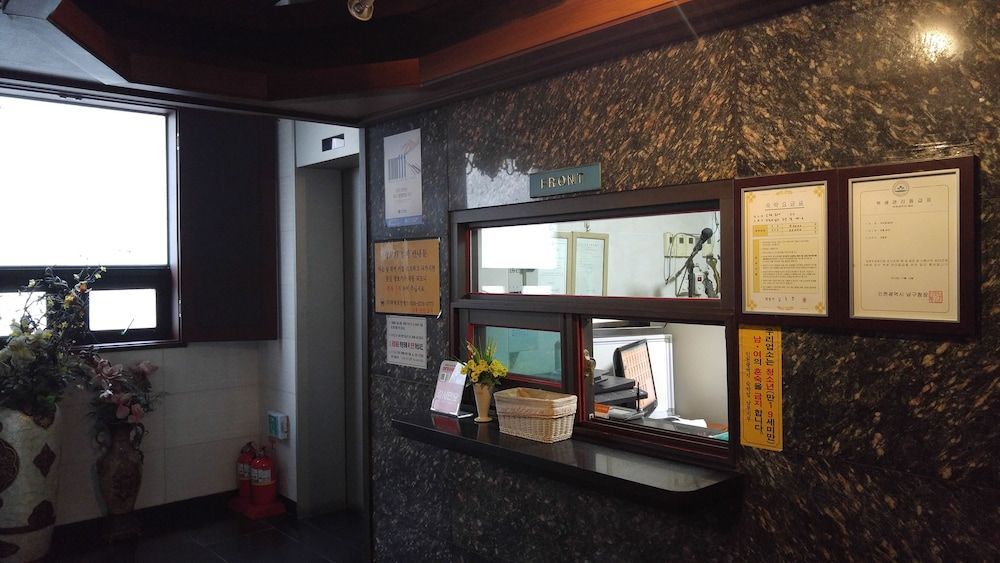 Loa Hotel 2