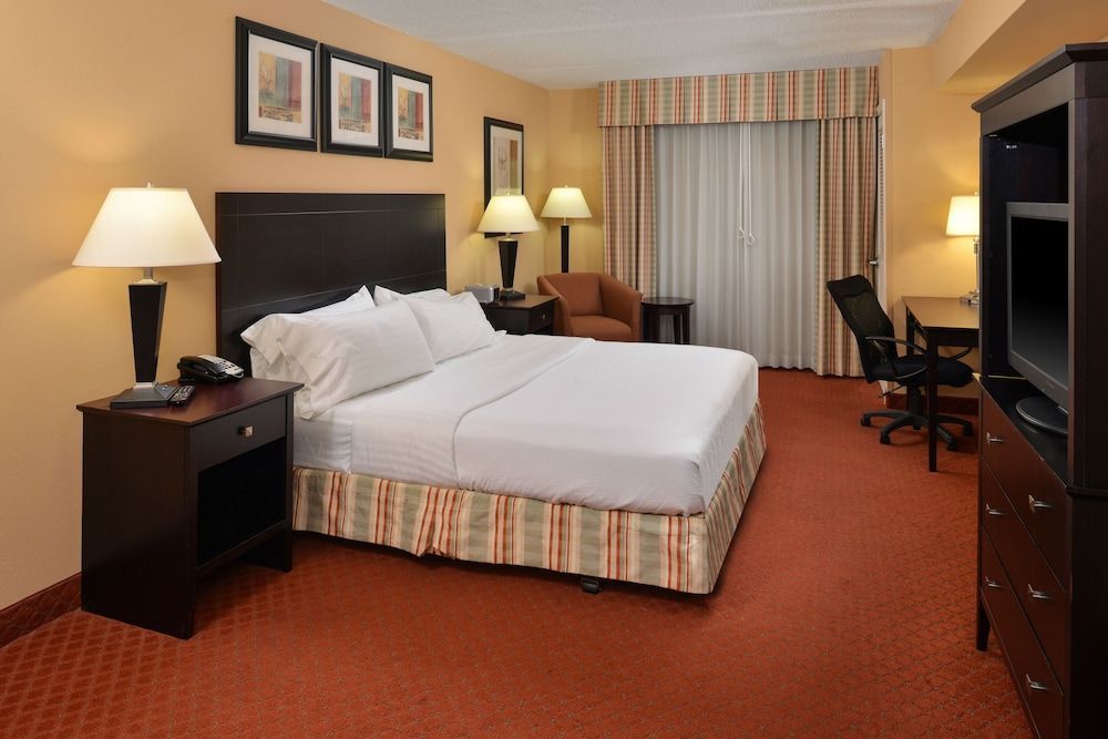 Holiday Inn MARTINSBURG by IHG 2