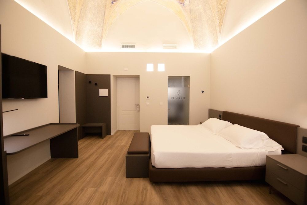 Palazzo Bellocchi - Suites & Apartments 1