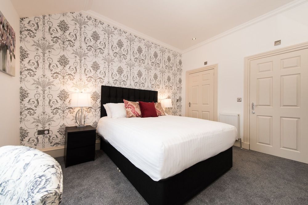 Royal Princes Suites 1
