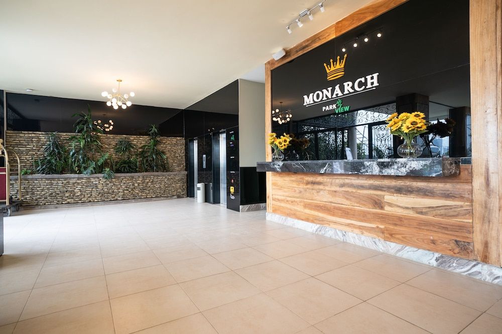 Monarch Hotel 2