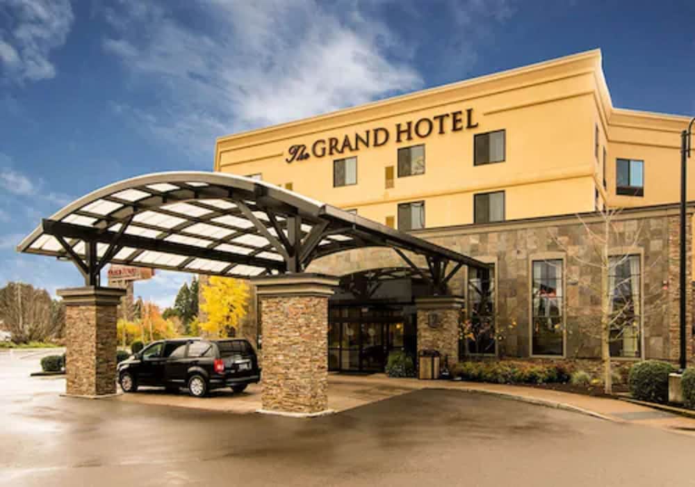 Grand Hotel at Bridgeport 1