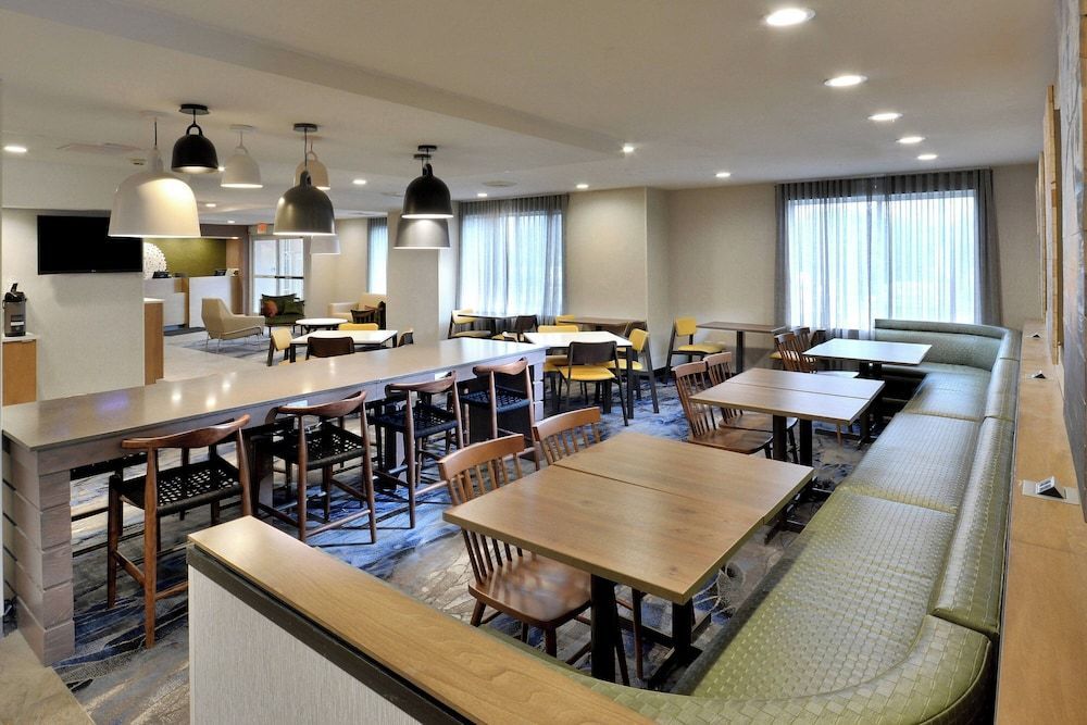 Fairfield Inn Greensboro Airport 2