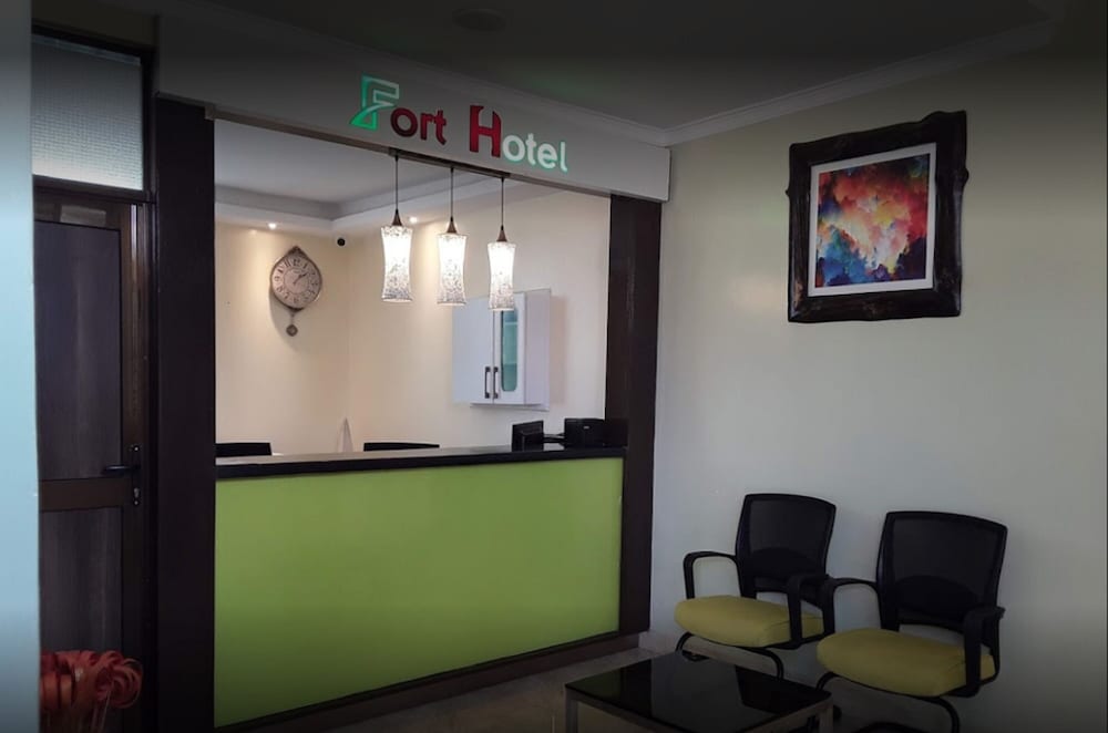 Fort Hotel 2