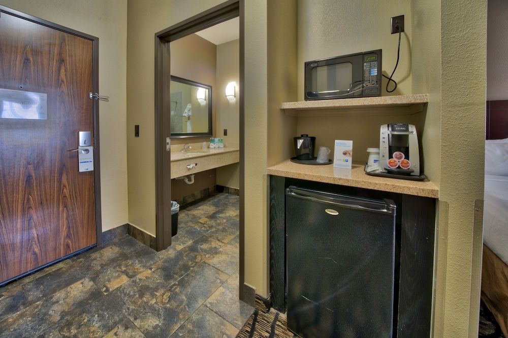 Holiday Inn Express & Suites LUBBOCK SOUTH by IHG 1