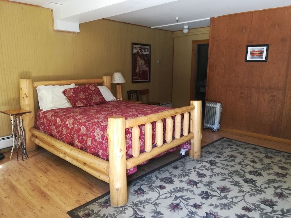 The Woods Inn 2