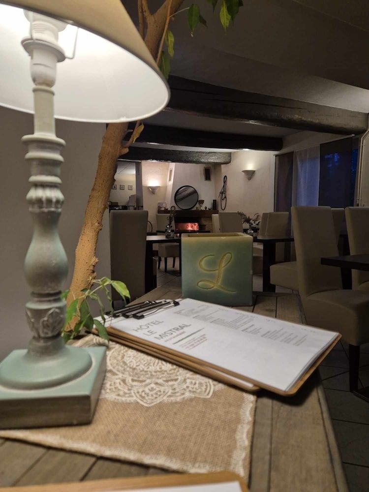 Logis Hôtel Le Mistral - Restaurant - Montélimar Sud 2