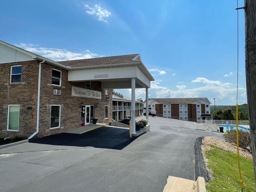Schmidt's Creek Hotel 2