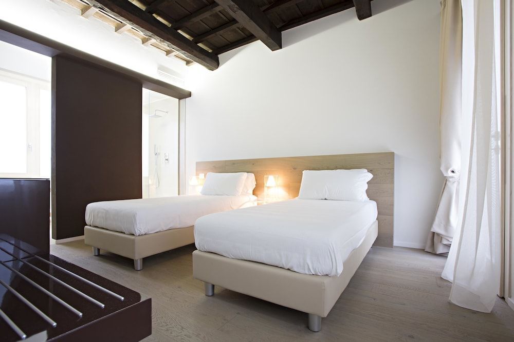 Borgoleoni 18 - Room and Breakfast 2