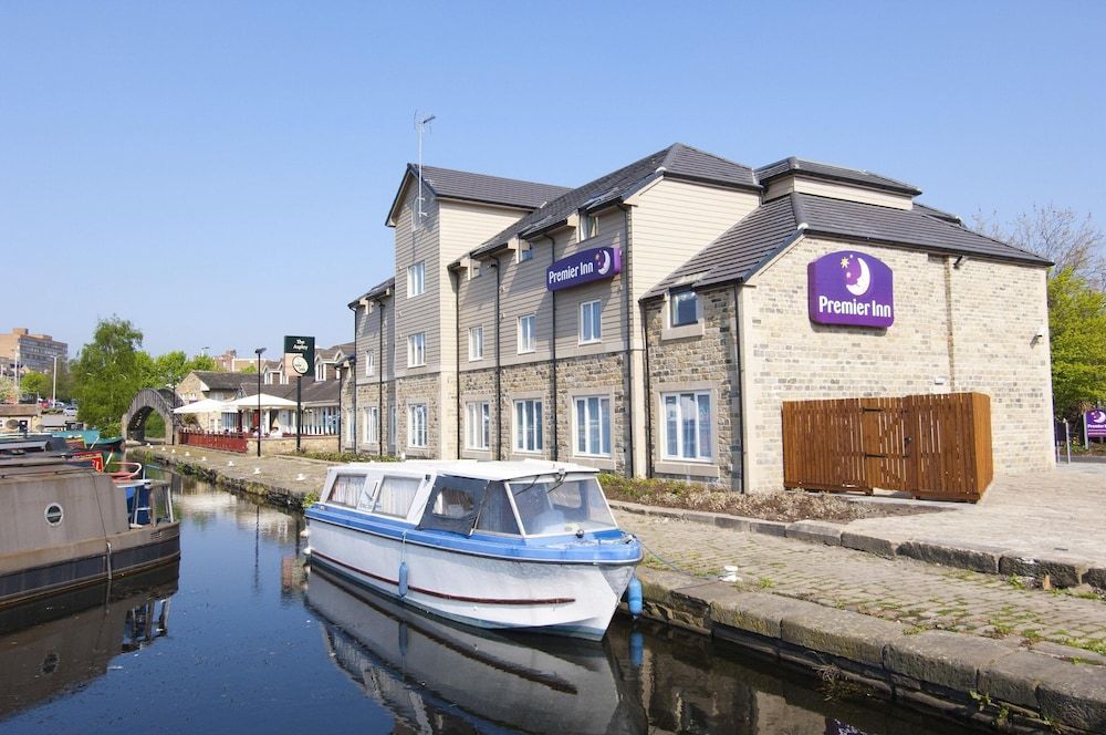 Premier Inn Huddersfield Central 1